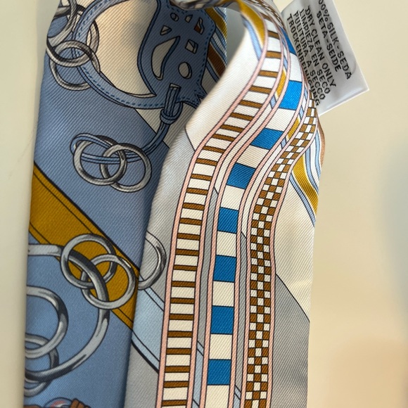 Hermes Twilly Silk Scarf Brides ET Gris NWT (FIRM) - Picture 5 of 5